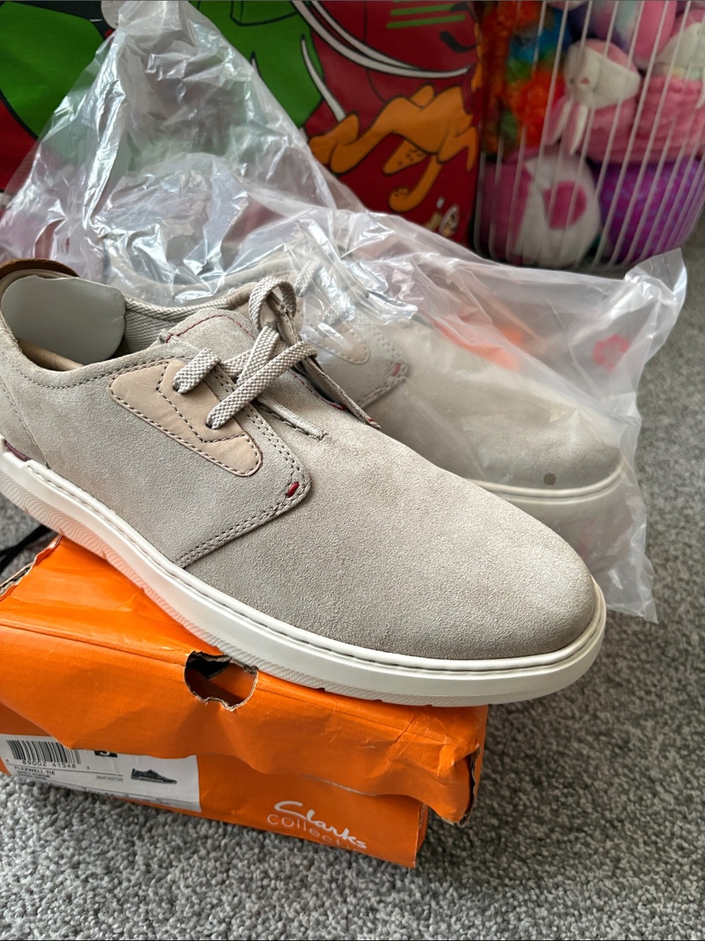 Clarks Light Beige Suede Casual Lace-Up Sneakers